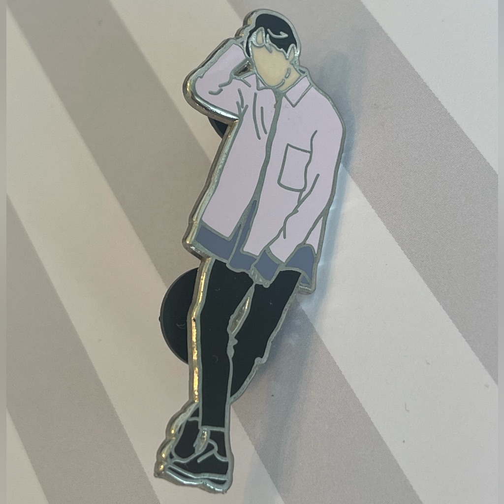 Bts Enamel Pin Faceless Member In Pink Shirt And Black Pants
